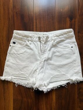 KanCan White Distressed Shorts / Size Small / EUC! 🤍